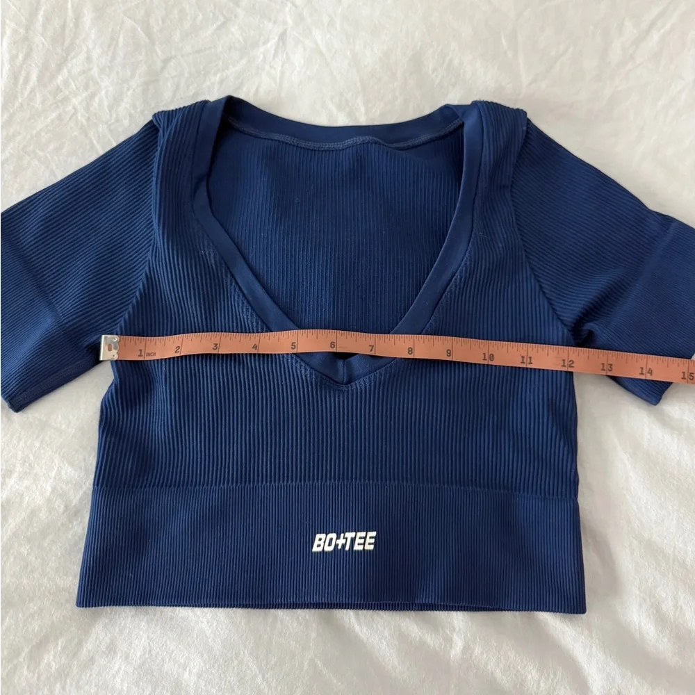Navy Ribbed Bo + Tee Short Sleeve V-Neck Crop Top with Logo - Picture 3 of 4